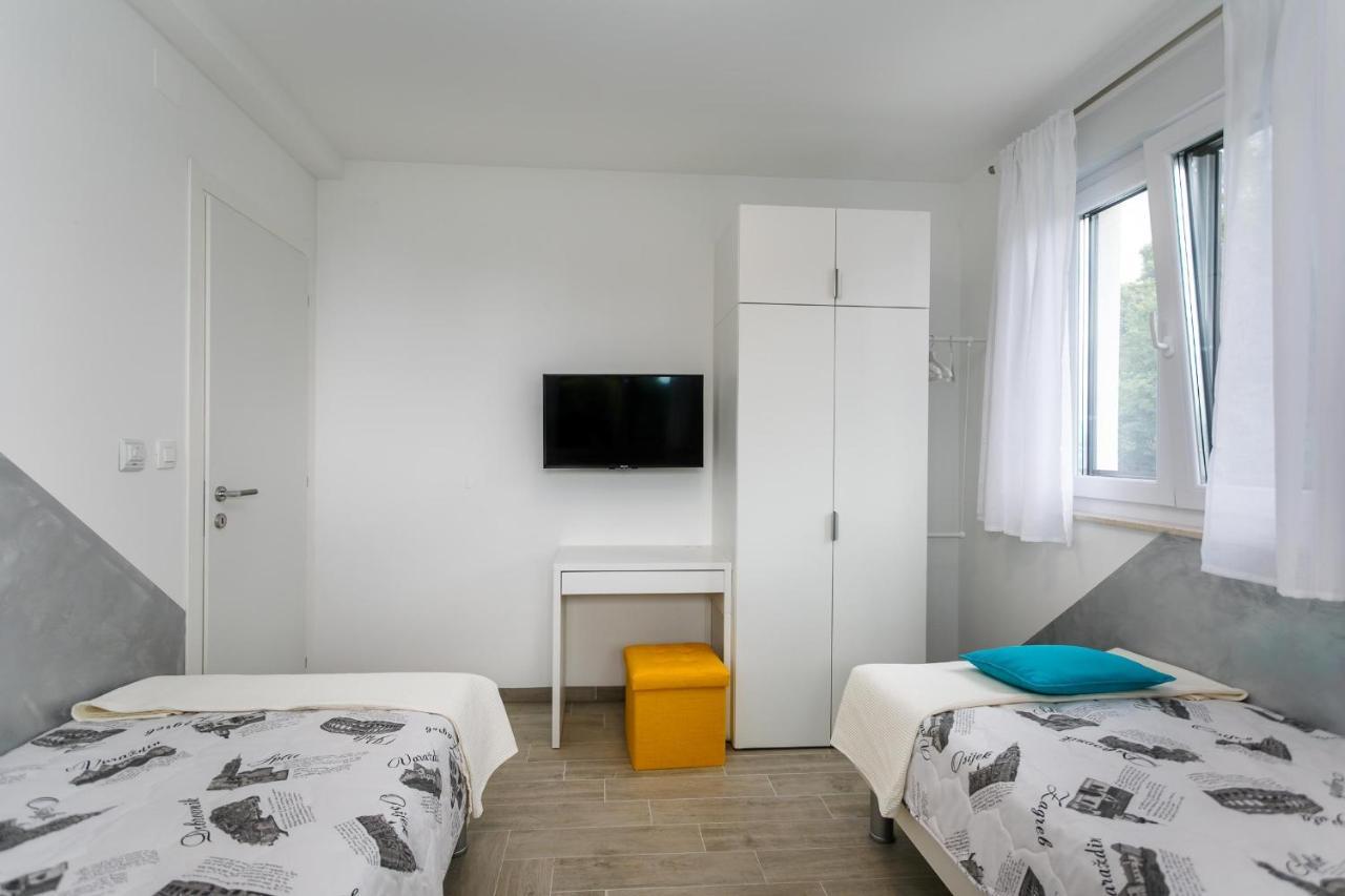 2A Partment Rukavina Apartamento Njivice Exterior foto